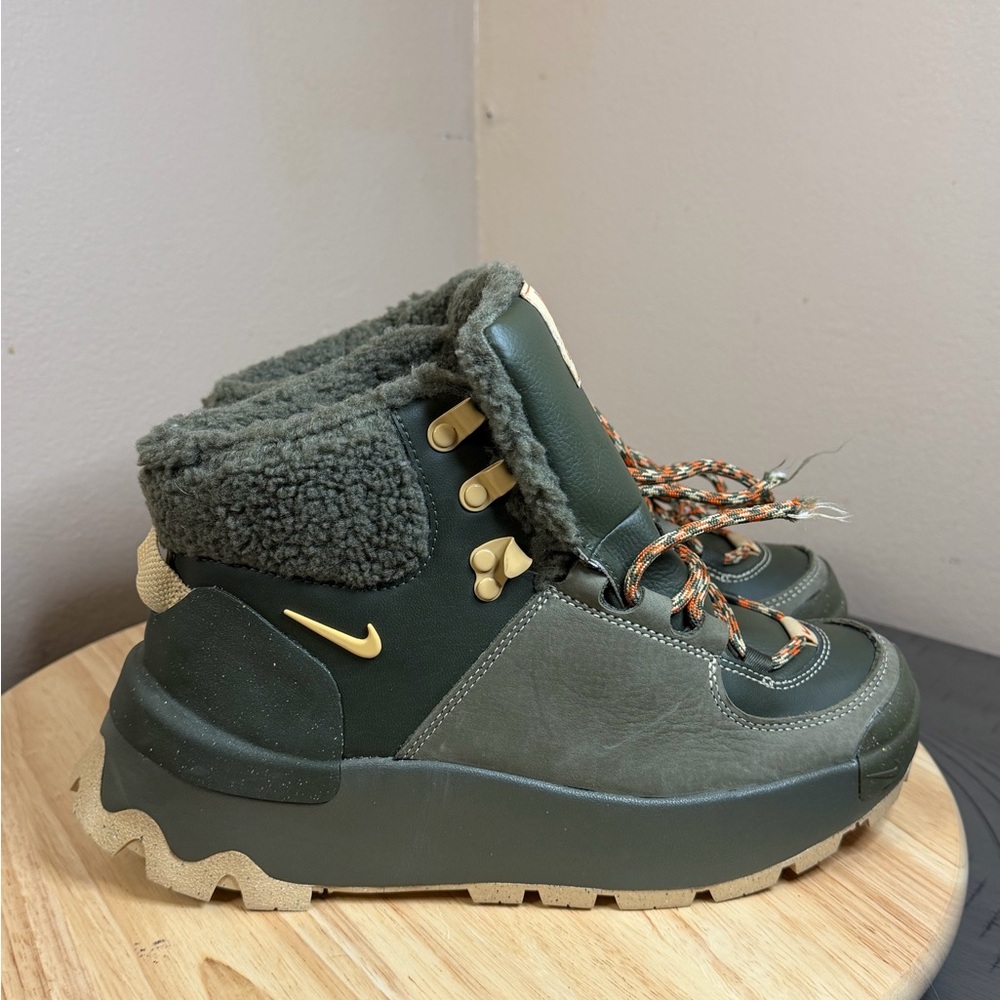 Nike women’s City Classic Premium Waterproof Boots - Picture 2 of 11